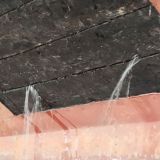Wasser im Schiff macht Leckstellen sichtbar