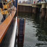 Ausrichten des Schiffes zwischen den Stützen