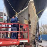 Propeller wird wieder montiert