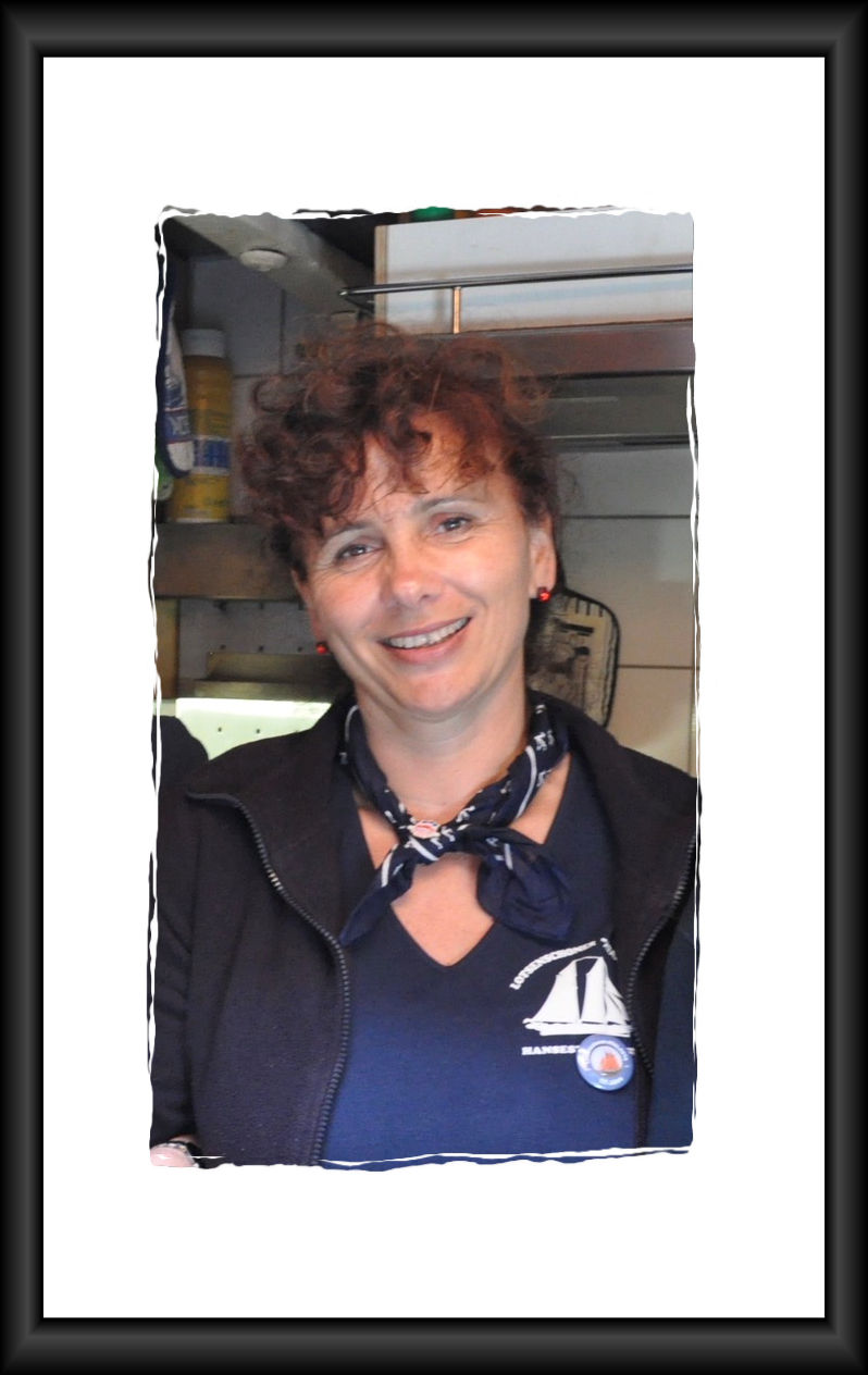 Andrea in Kombüse